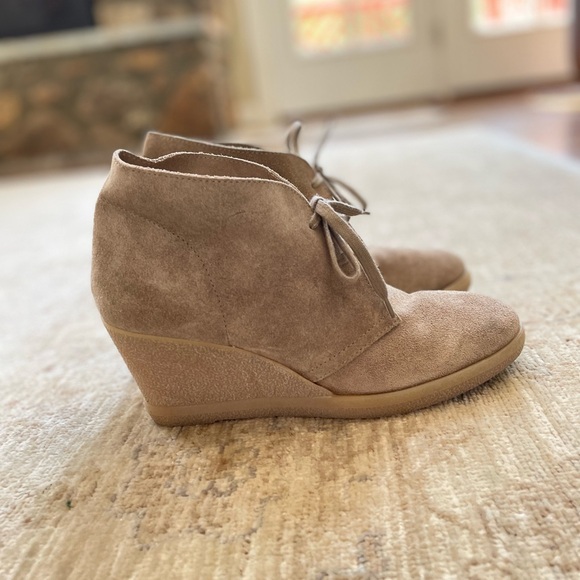J Crew Suede Wedge Booties, size 9 - Picture 7 of 10